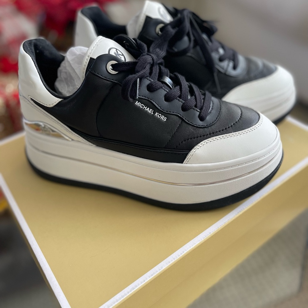 Michael Kors Platform Women's l
Leather Sneakers
